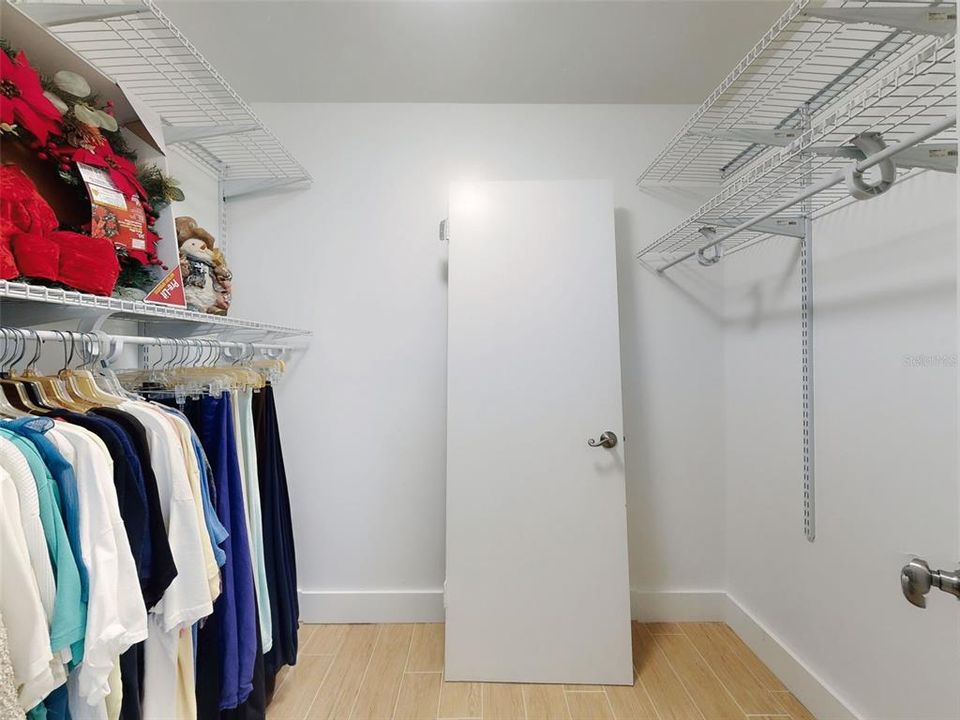 合同活跃: $118,000 (1 贝兹, 1 浴室, 822 平方英尺)