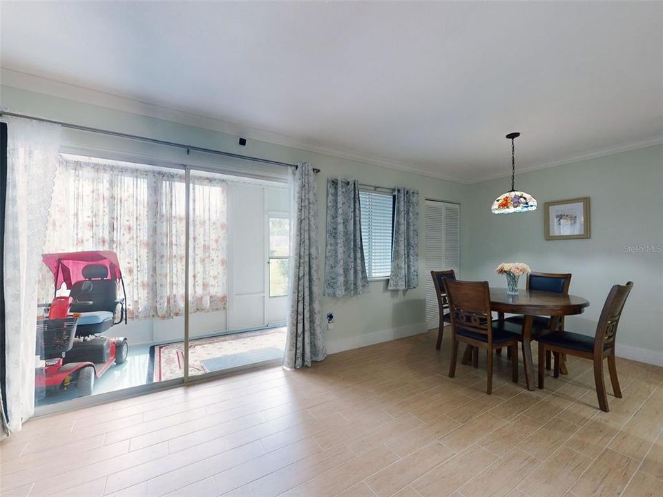 合同活跃: $118,000 (1 贝兹, 1 浴室, 822 平方英尺)