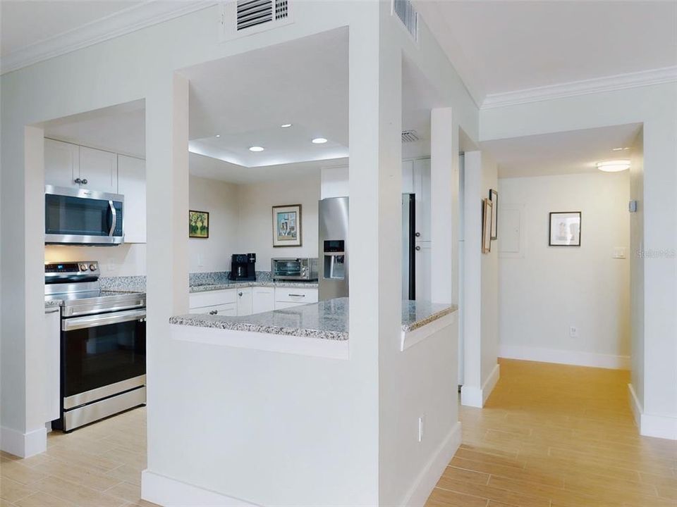 合同活跃: $118,000 (1 贝兹, 1 浴室, 822 平方英尺)