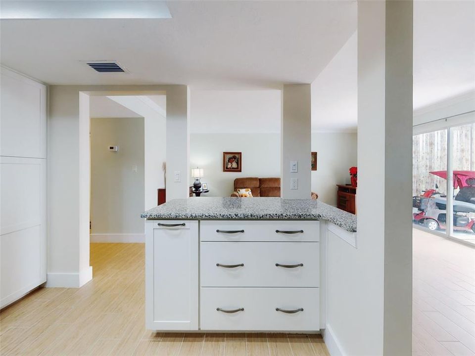 合同活跃: $118,000 (1 贝兹, 1 浴室, 822 平方英尺)