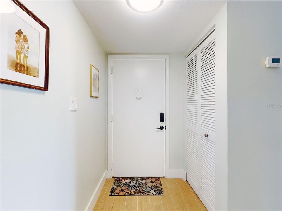 合同活跃: $118,000 (1 贝兹, 1 浴室, 822 平方英尺)