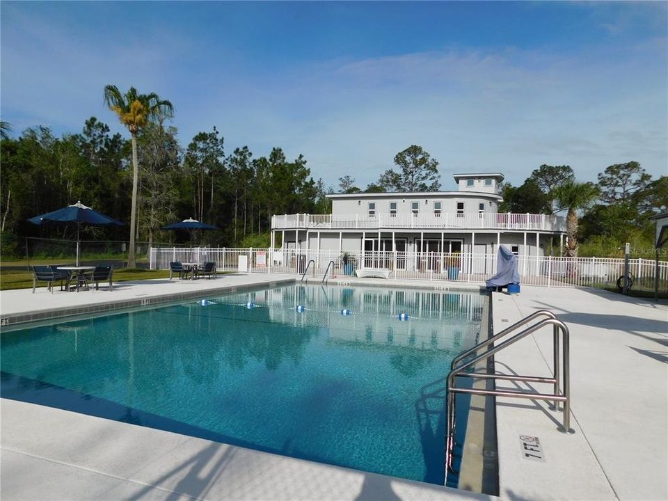 For Sale: $239,000 (2 beds, 2 baths, 935 Square Feet)