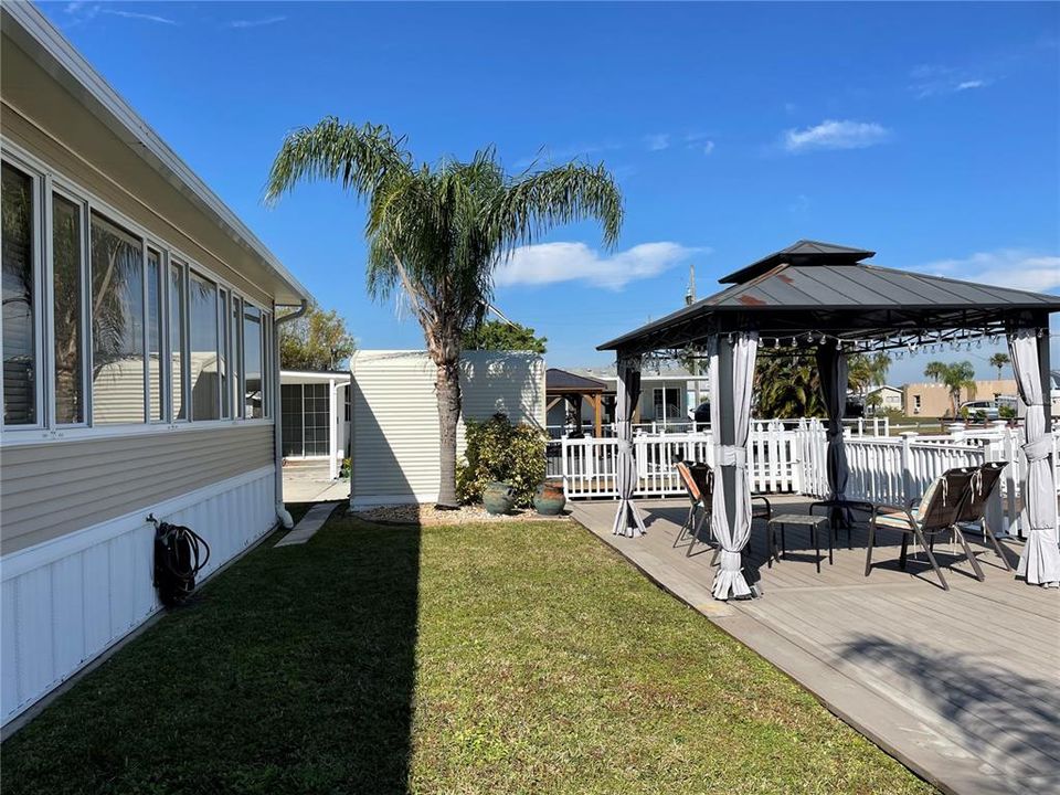 For Sale: $239,000 (2 beds, 2 baths, 935 Square Feet)