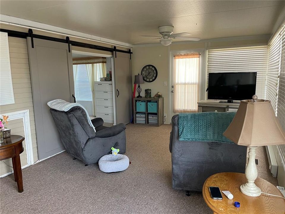 For Sale: $239,000 (2 beds, 2 baths, 935 Square Feet)