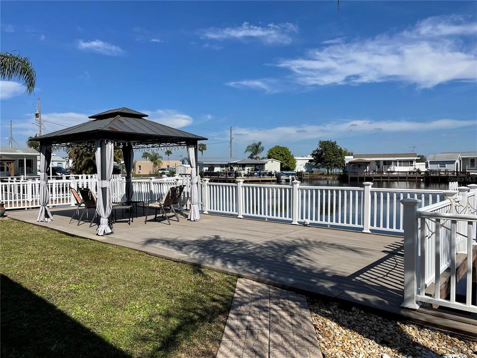 For Sale: $239,000 (2 beds, 2 baths, 935 Square Feet)