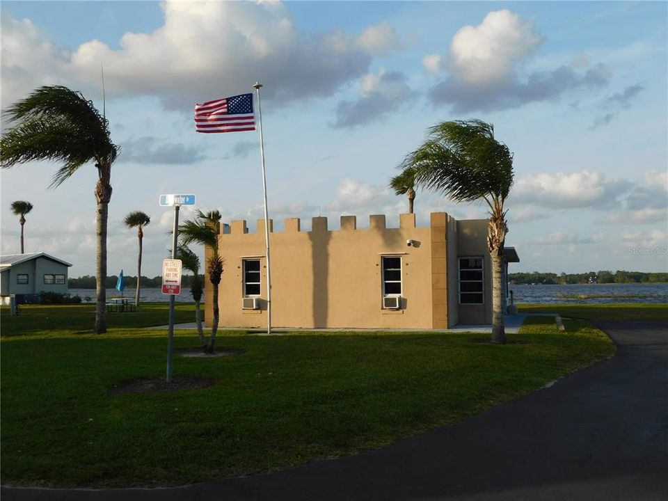 For Sale: $239,000 (2 beds, 2 baths, 935 Square Feet)