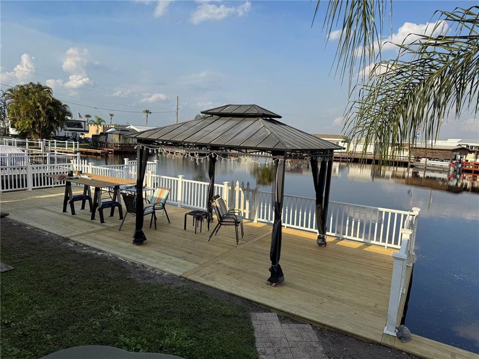 For Sale: $239,000 (2 beds, 2 baths, 935 Square Feet)