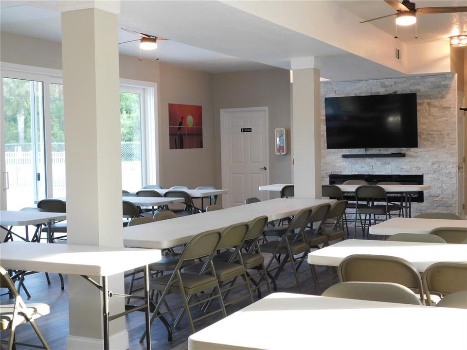 For Sale: $239,000 (2 beds, 2 baths, 935 Square Feet)