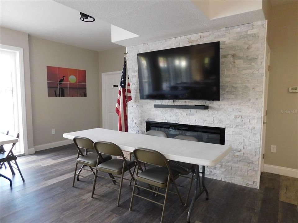 For Sale: $239,000 (2 beds, 2 baths, 935 Square Feet)