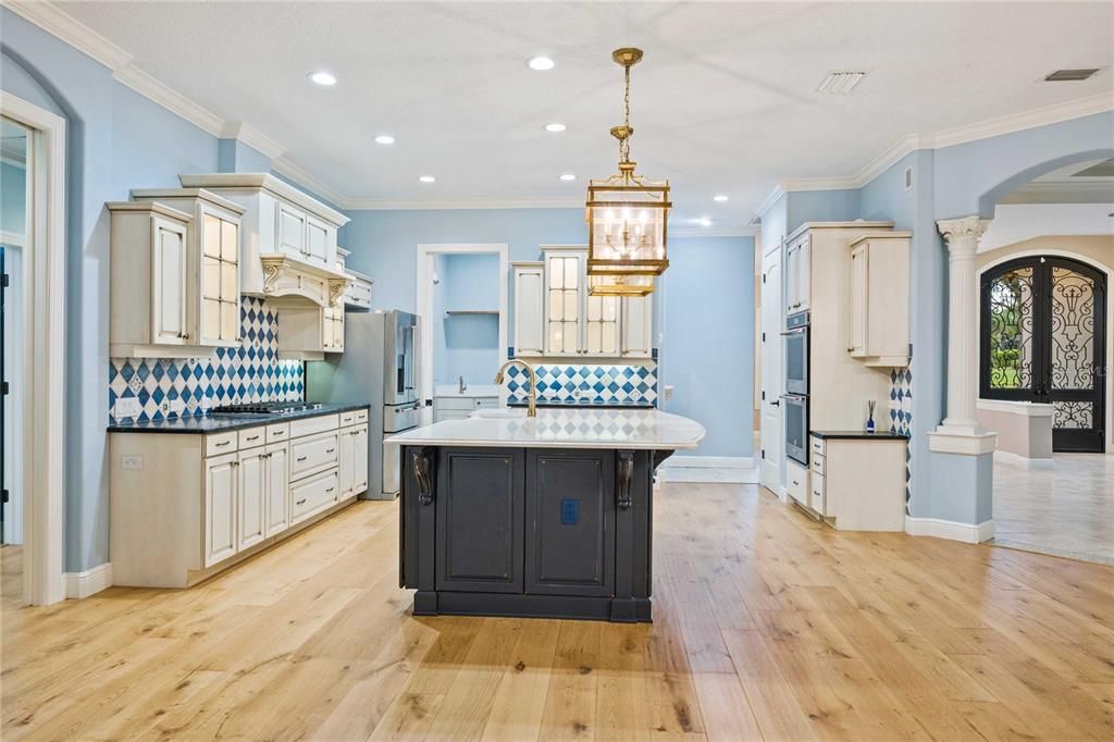 For Sale: $1,395,000 (6 beds, 4 baths, 4572 Square Feet)