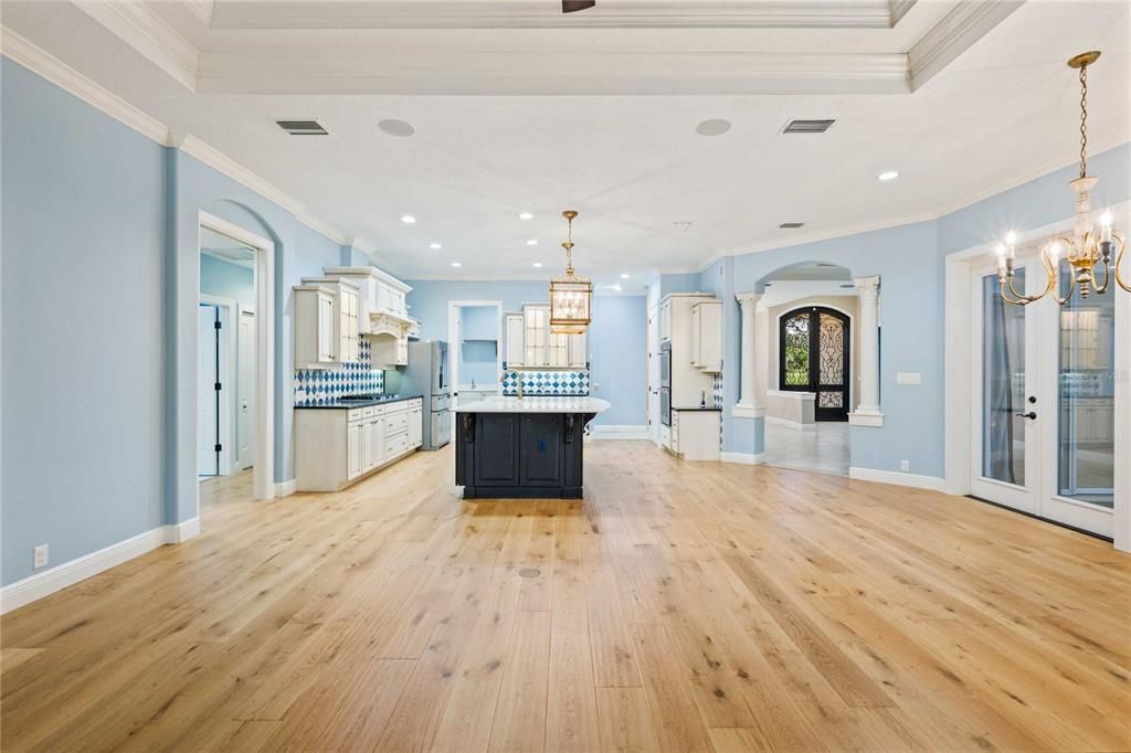 For Sale: $1,395,000 (6 beds, 4 baths, 4572 Square Feet)