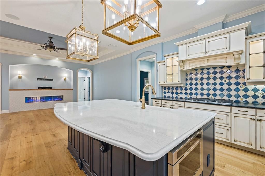 For Sale: $1,395,000 (6 beds, 4 baths, 4572 Square Feet)