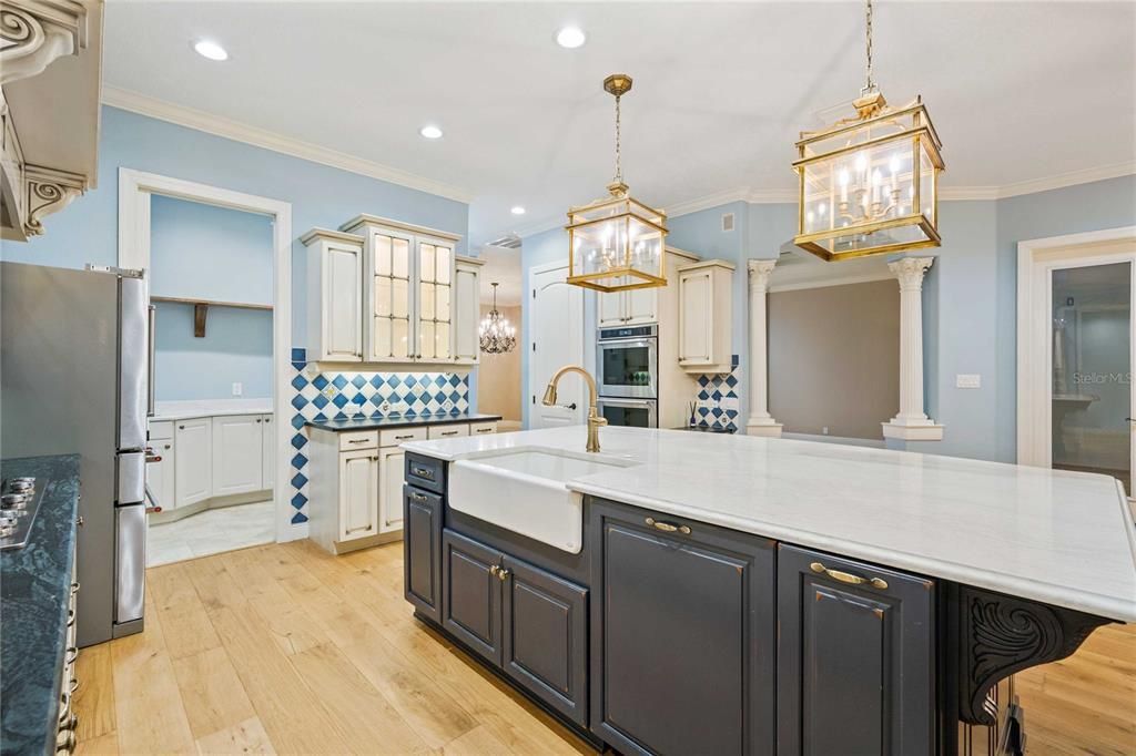 For Sale: $1,395,000 (6 beds, 4 baths, 4572 Square Feet)