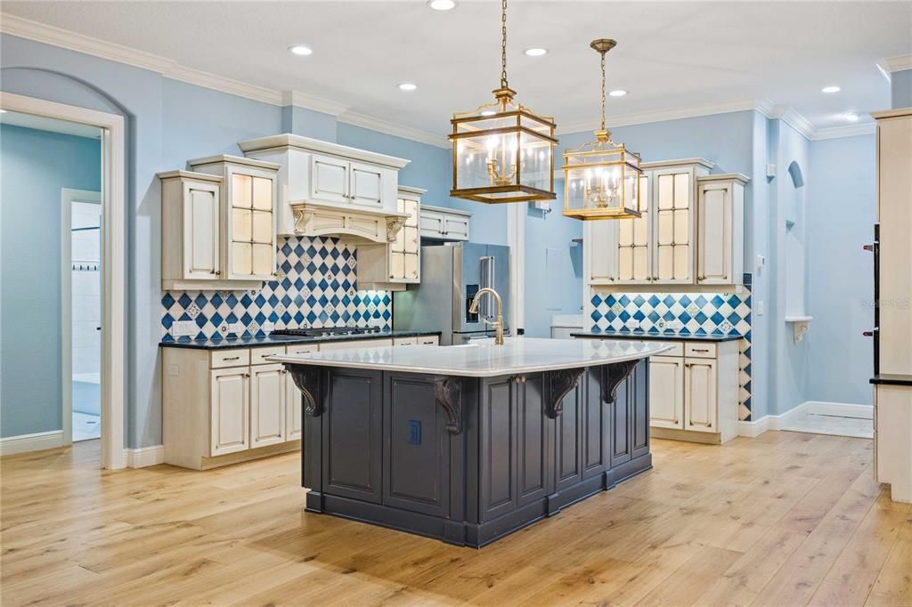 For Sale: $1,395,000 (6 beds, 4 baths, 4572 Square Feet)