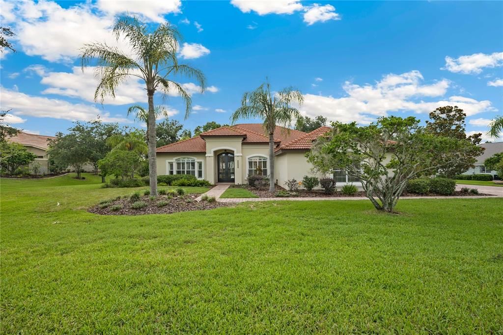 For Sale: $1,395,000 (6 beds, 4 baths, 4572 Square Feet)