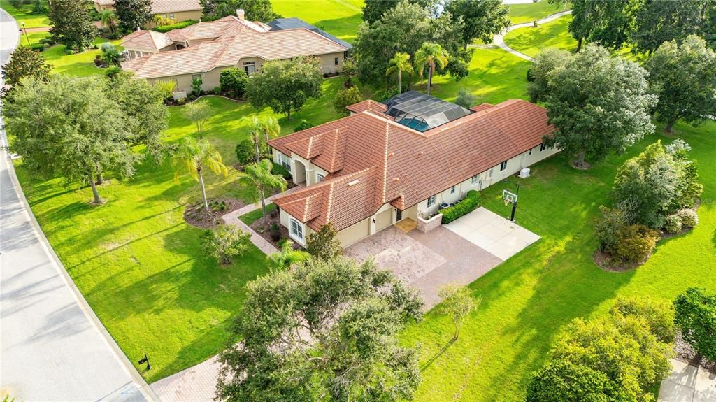 For Sale: $1,395,000 (6 beds, 4 baths, 4572 Square Feet)