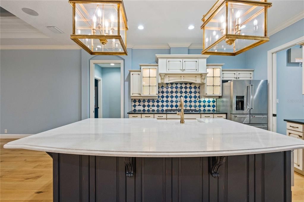 For Sale: $1,395,000 (6 beds, 4 baths, 4572 Square Feet)