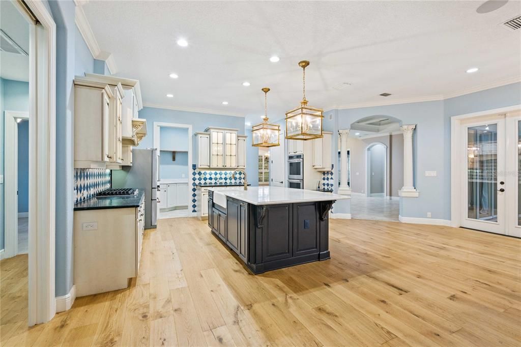 For Sale: $1,395,000 (6 beds, 4 baths, 4572 Square Feet)