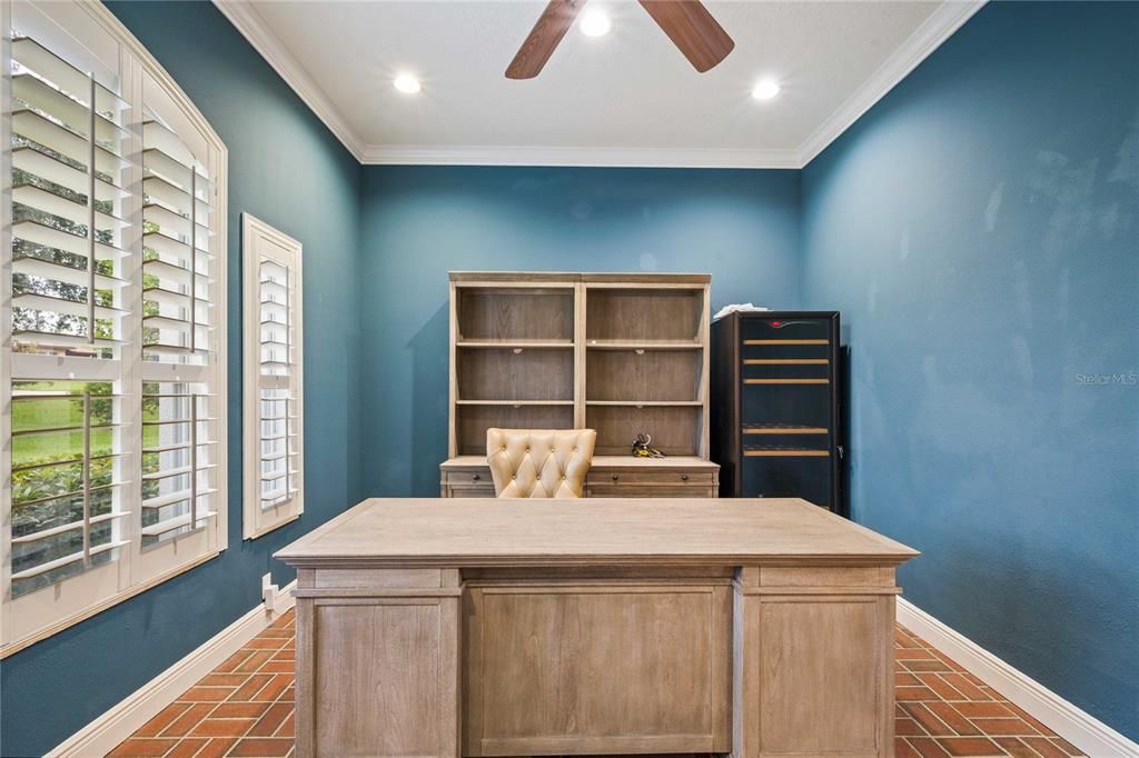 For Sale: $1,395,000 (6 beds, 4 baths, 4572 Square Feet)