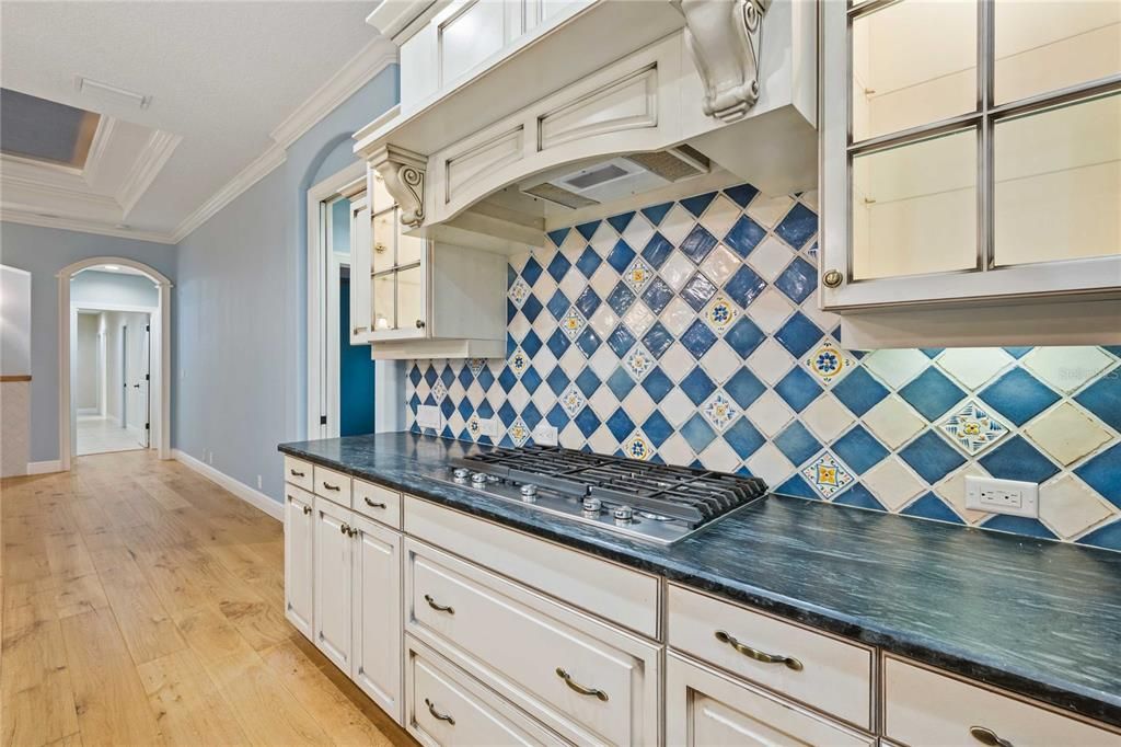 For Sale: $1,395,000 (6 beds, 4 baths, 4572 Square Feet)