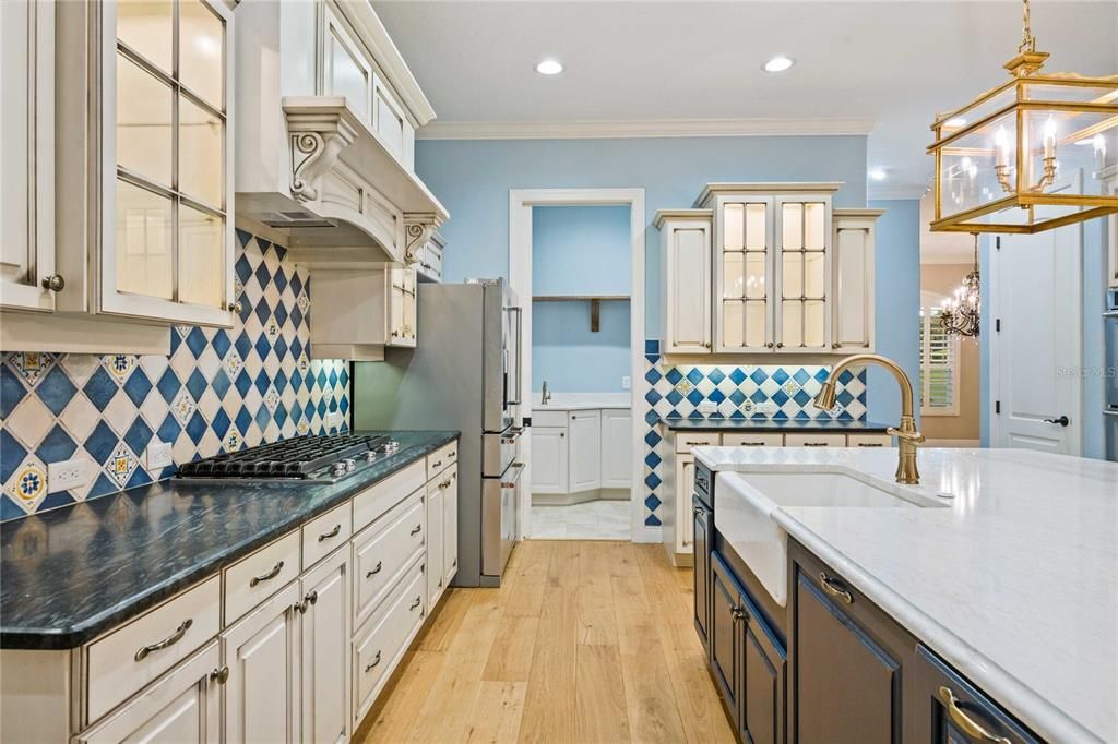 For Sale: $1,395,000 (6 beds, 4 baths, 4572 Square Feet)