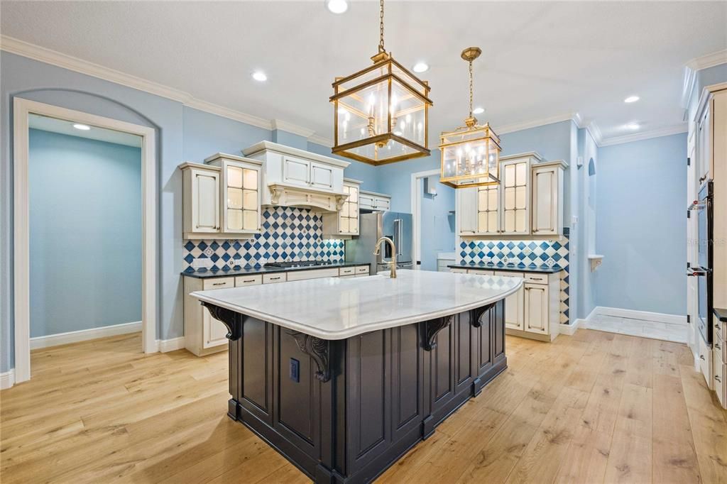 For Sale: $1,395,000 (6 beds, 4 baths, 4572 Square Feet)