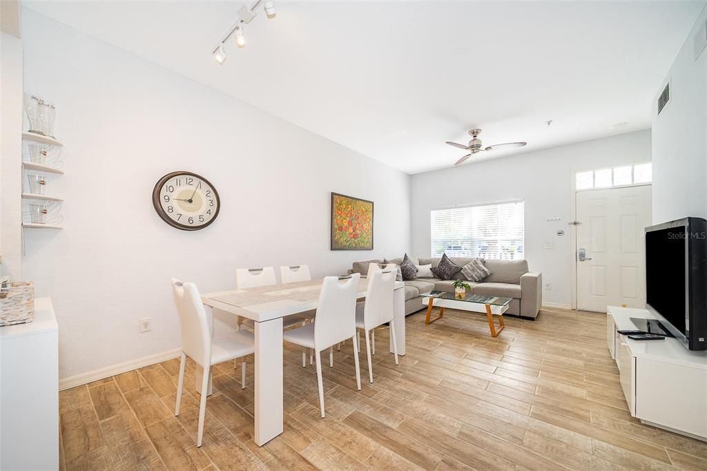 For Rent: $2,250 (3 beds, 2 baths, 1296 Square Feet)
