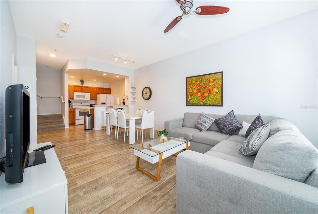 For Rent: $2,250 (3 beds, 2 baths, 1296 Square Feet)