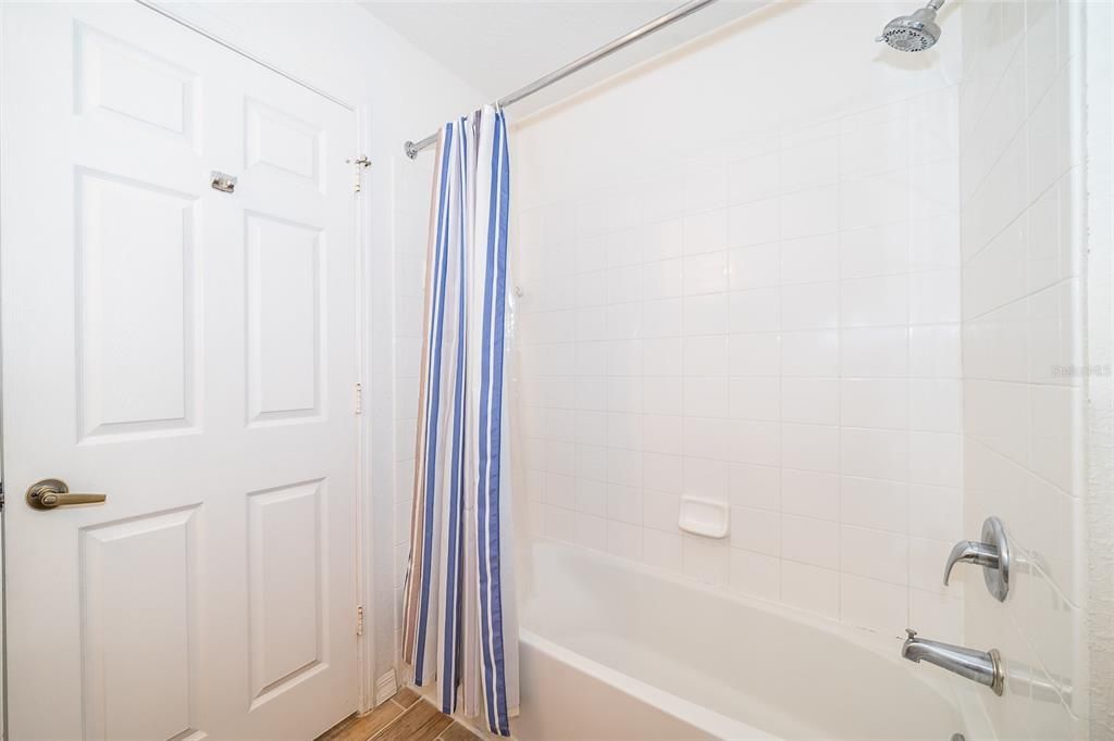 For Rent: $2,250 (3 beds, 2 baths, 1296 Square Feet)