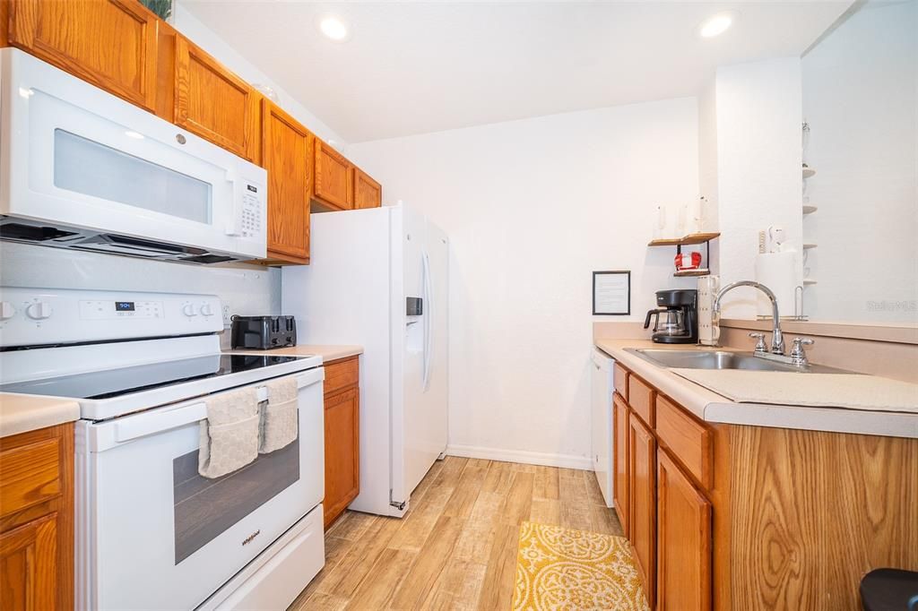 For Rent: $2,250 (3 beds, 2 baths, 1296 Square Feet)