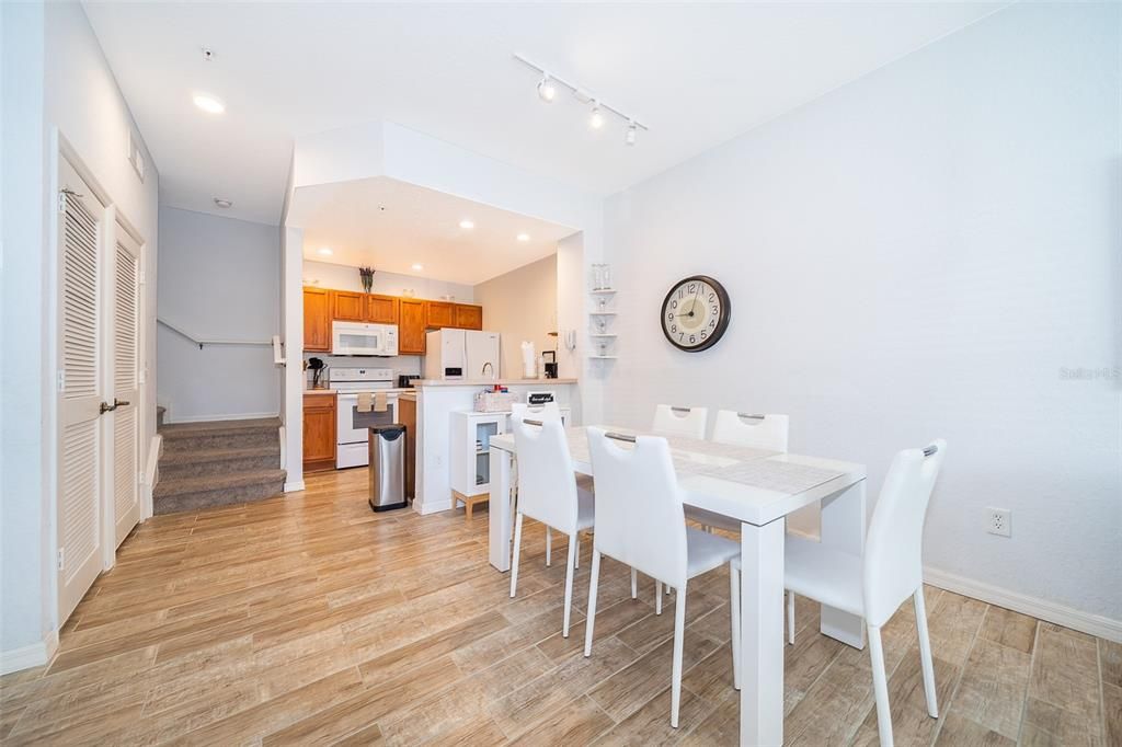 For Rent: $2,250 (3 beds, 2 baths, 1296 Square Feet)