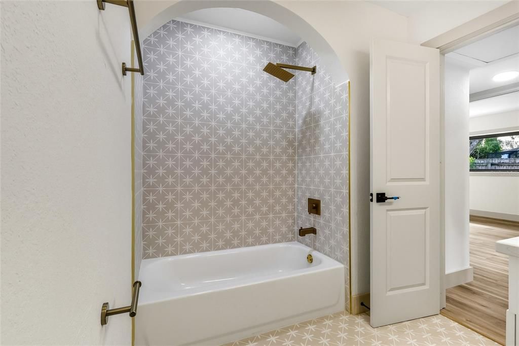 For Sale: $515,000 (3 beds, 2 baths, 1564 Square Feet)