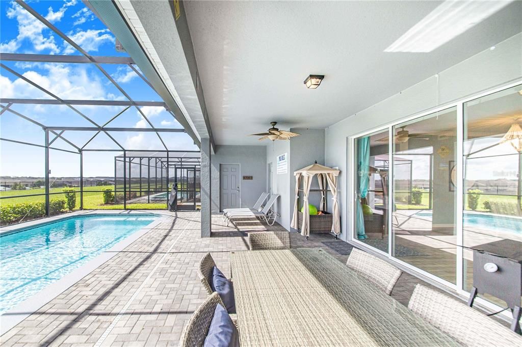 For Sale: $989,000 (8 beds, 6 baths, 4036 Square Feet)