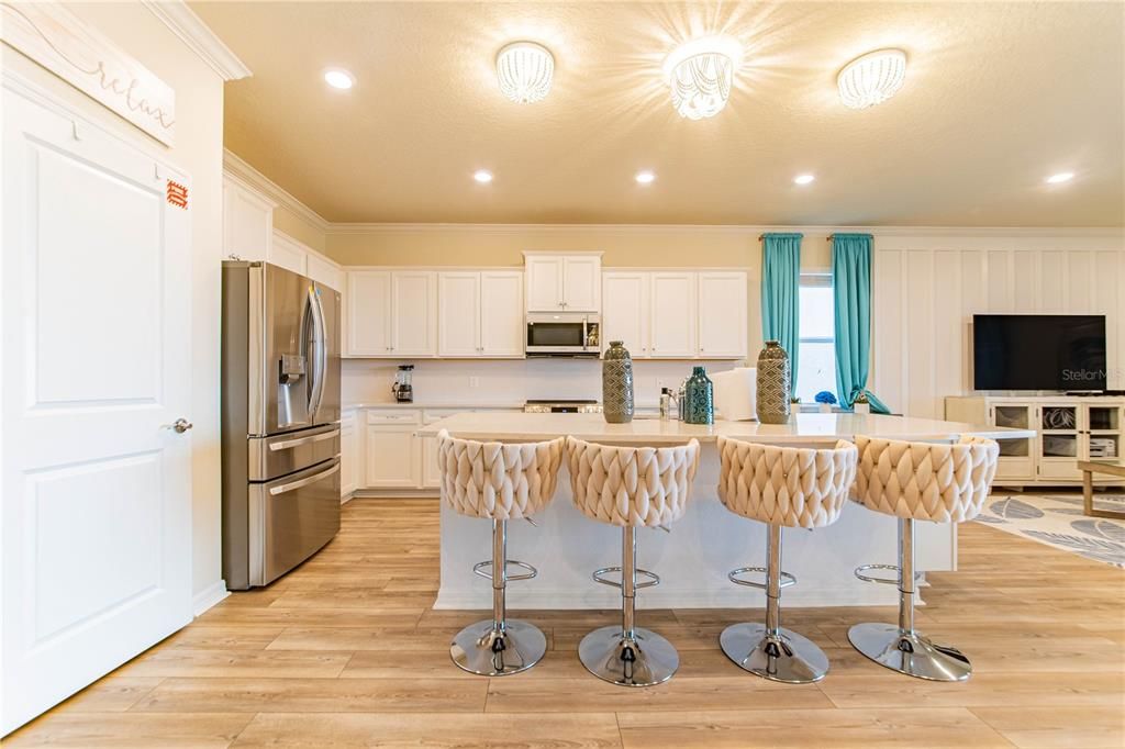 For Sale: $989,000 (8 beds, 6 baths, 4036 Square Feet)