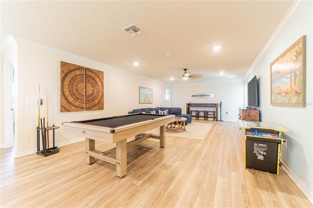 For Sale: $989,000 (8 beds, 6 baths, 4036 Square Feet)