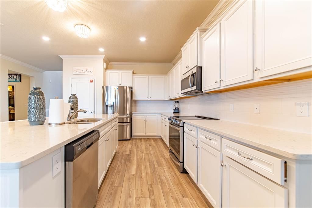 For Sale: $989,000 (8 beds, 6 baths, 4036 Square Feet)
