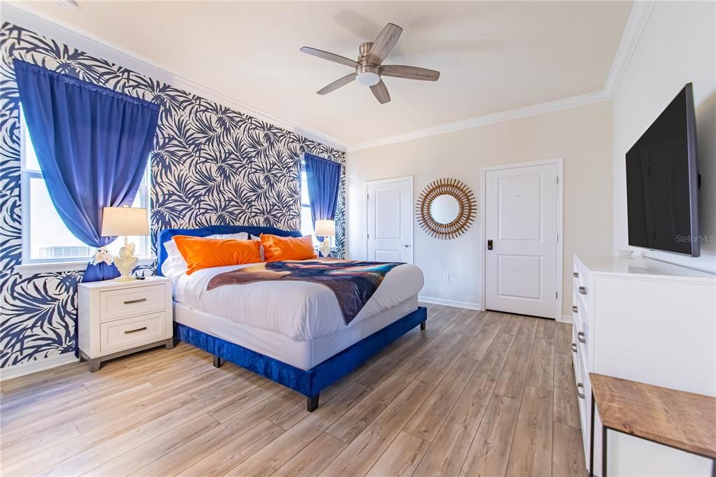 For Sale: $989,000 (8 beds, 6 baths, 4036 Square Feet)