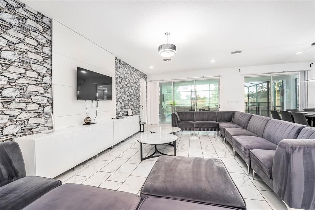 For Sale: $790,000 (10 beds, 8 baths, 4275 Square Feet)