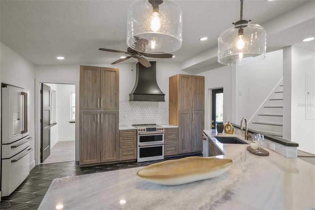 待售: $999,999 (3 贝兹, 2 浴室, 1635 平方英尺)