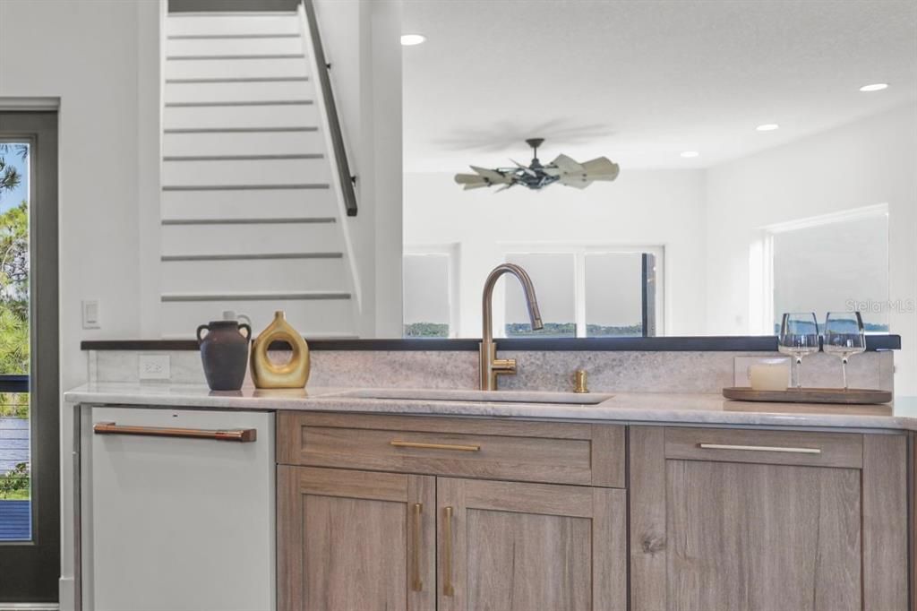 待售: $999,999 (3 贝兹, 2 浴室, 1635 平方英尺)