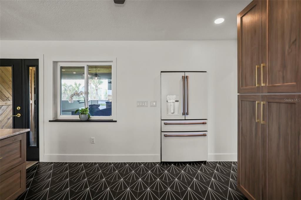 待售: $999,999 (3 贝兹, 2 浴室, 1635 平方英尺)