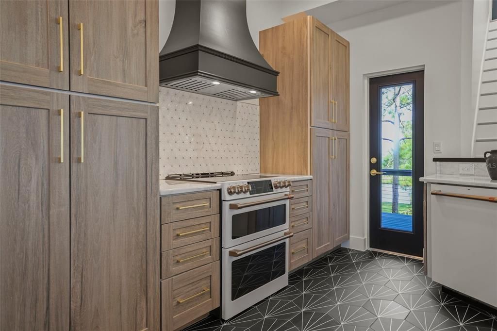 待售: $999,999 (3 贝兹, 2 浴室, 1635 平方英尺)