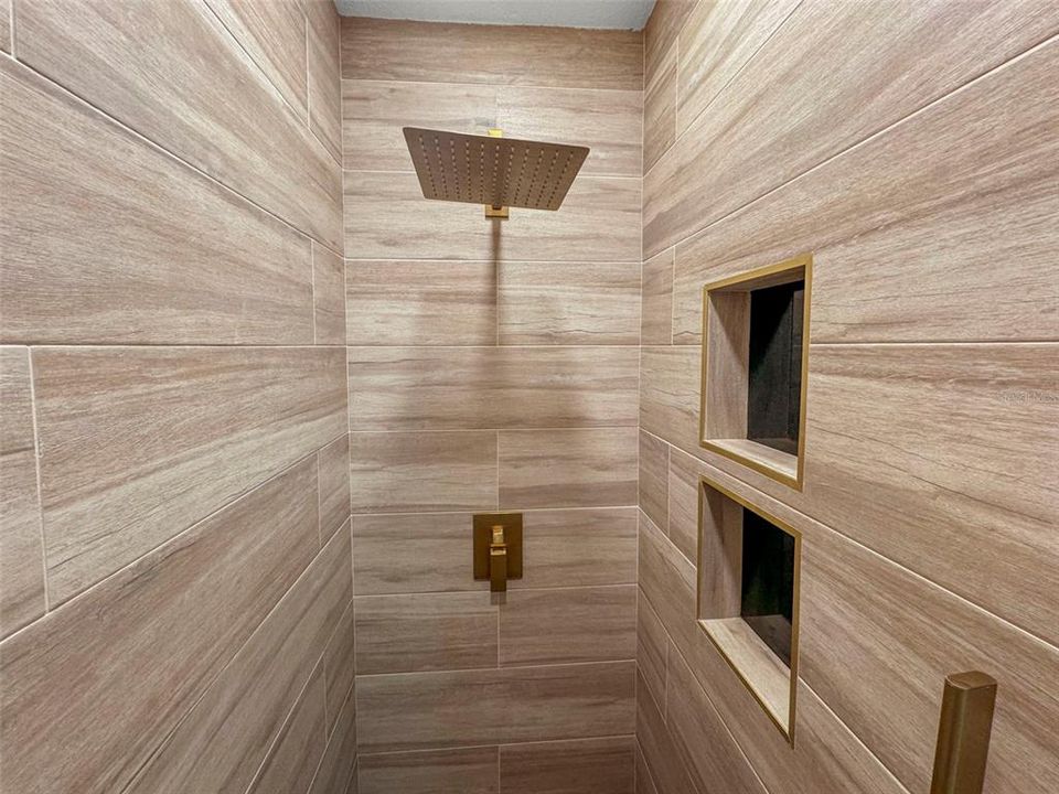 待售: $999,999 (3 贝兹, 2 浴室, 1635 平方英尺)