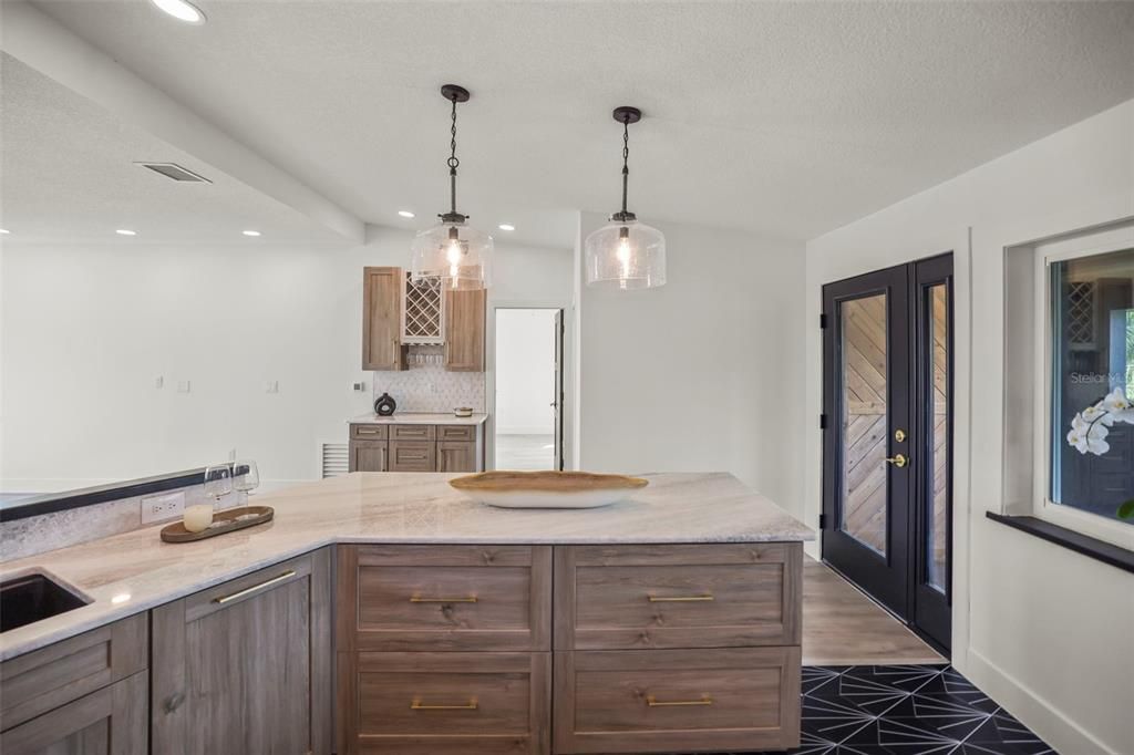 待售: $999,999 (3 贝兹, 2 浴室, 1635 平方英尺)