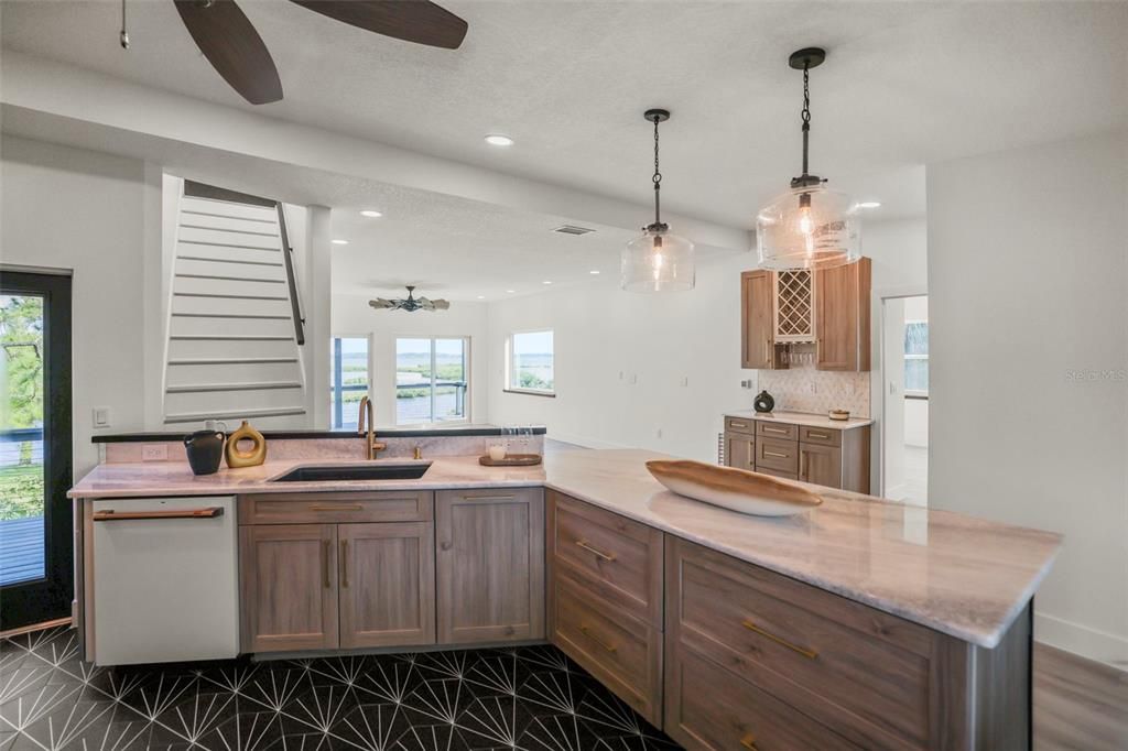 待售: $999,999 (3 贝兹, 2 浴室, 1635 平方英尺)