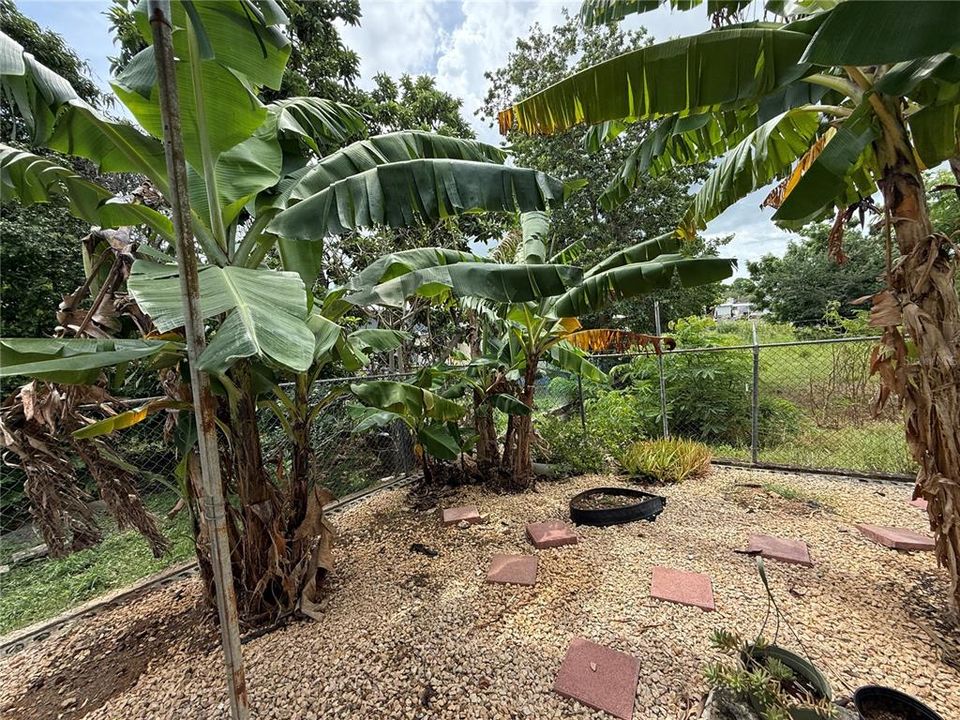 For Sale: $225,000 (4 beds, 3 baths, 1648 Square Feet)