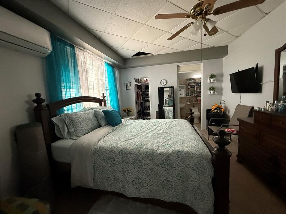 For Sale: $225,000 (4 beds, 3 baths, 1648 Square Feet)