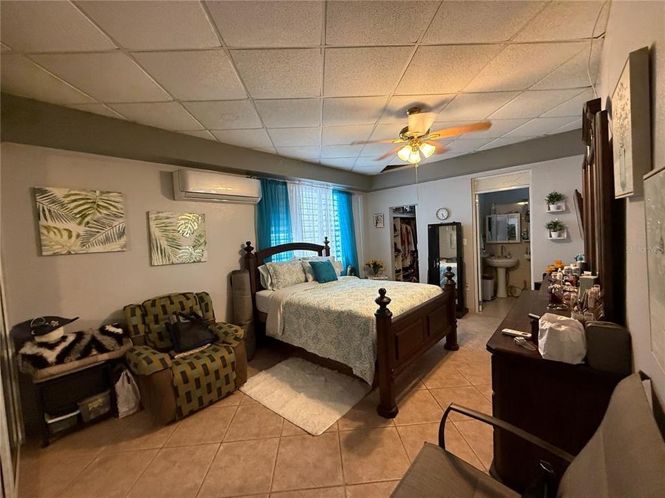 For Sale: $225,000 (4 beds, 3 baths, 1648 Square Feet)