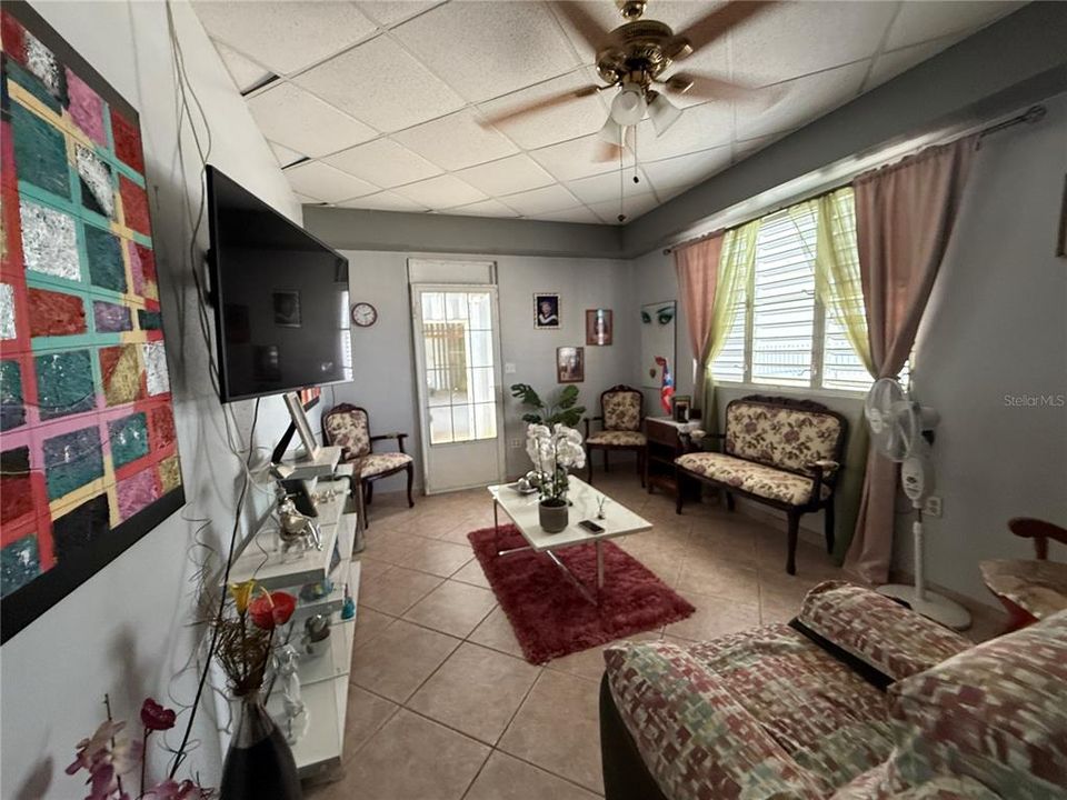 For Sale: $225,000 (4 beds, 3 baths, 1648 Square Feet)
