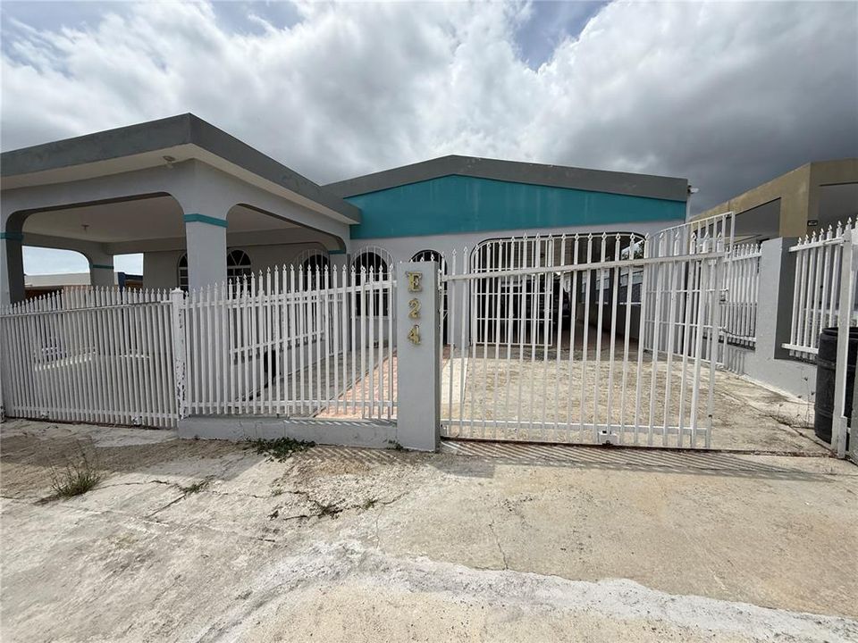 For Sale: $225,000 (4 beds, 3 baths, 1648 Square Feet)